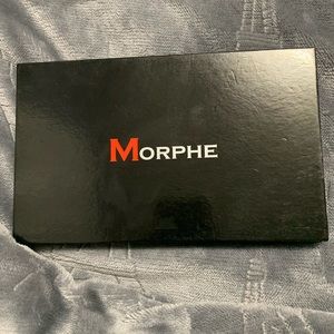 Morphe z pallet with 11 eyeshadows (ALL INCLUDED)